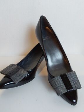 Stuart Weitzman| Black Patent Pointed Heels with Gray Bow Accent Toe Sz. 7